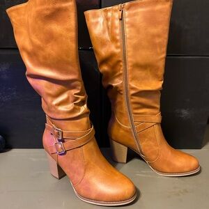 Elegant Tan Heeled Boots with Buckle Detail